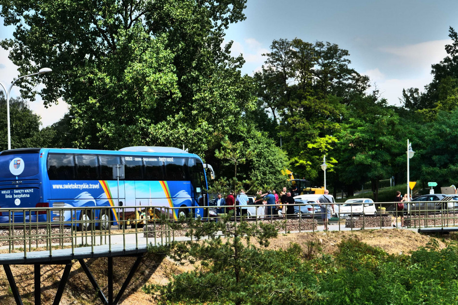 Autobus kursować będzie w każdą sobotę i niedzielę aż do 27 września (fot. mat. pras. UMWŚ) Autobus kursować będzie w każdą sobotę i niedzielę aż do 27 września (fot. mat. pras. UMWŚ)