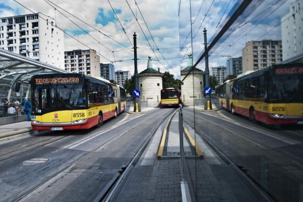 Wracający do szkół uczniowie stanowić będą duże obciążenie dla systemów komunikacji miejskiej? (fot. ZTM Warszawa)