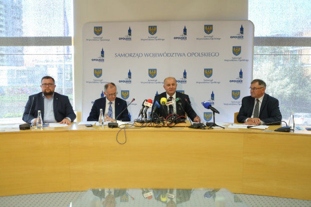 20 sierpnia podczas konferencji prasowej członkowie zarządu województwa opolskiego przedstawili szczegóły dotyczące wybranych propozycji (Fot. UMWO)