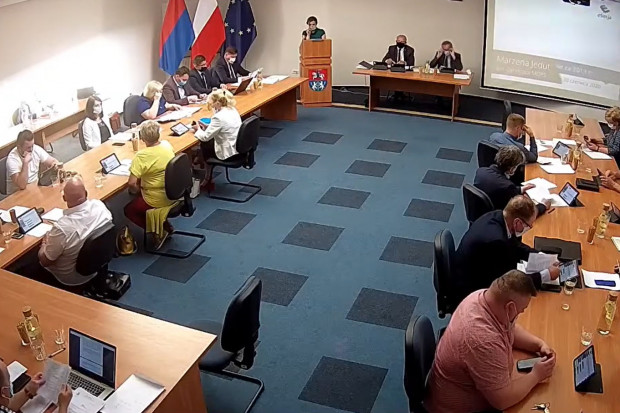 Sesja Rady Miejskiej w Lubartowie 30 czerwca 2020 r. (Fot. youtube.pl/Miasto Lubartów))