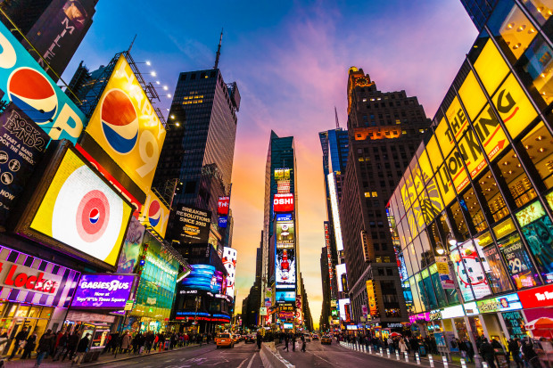 Times Square w Nowym Jorku (fot. Tinnaporn Sathapornnanont / Shutterstock.com)
