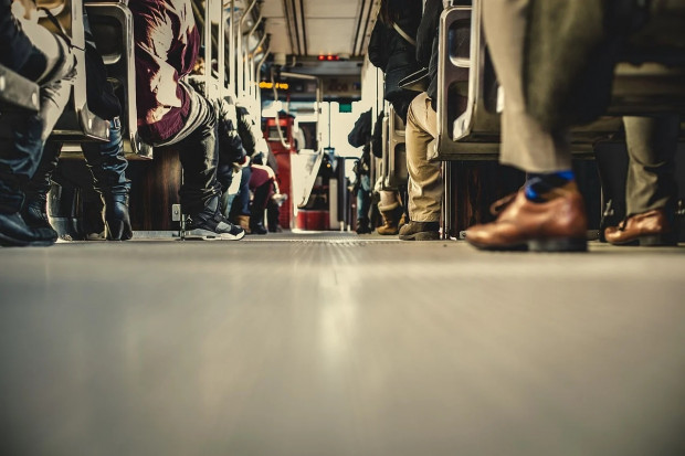 W czasie pandemii spadło zainteresowanie transportem publicznym. Wiele wskazuje na to, że nawet po jej zakończeniu liczba pasażerów może nie wrócić do stanu sprzed epidemii (Fot. pixabay)