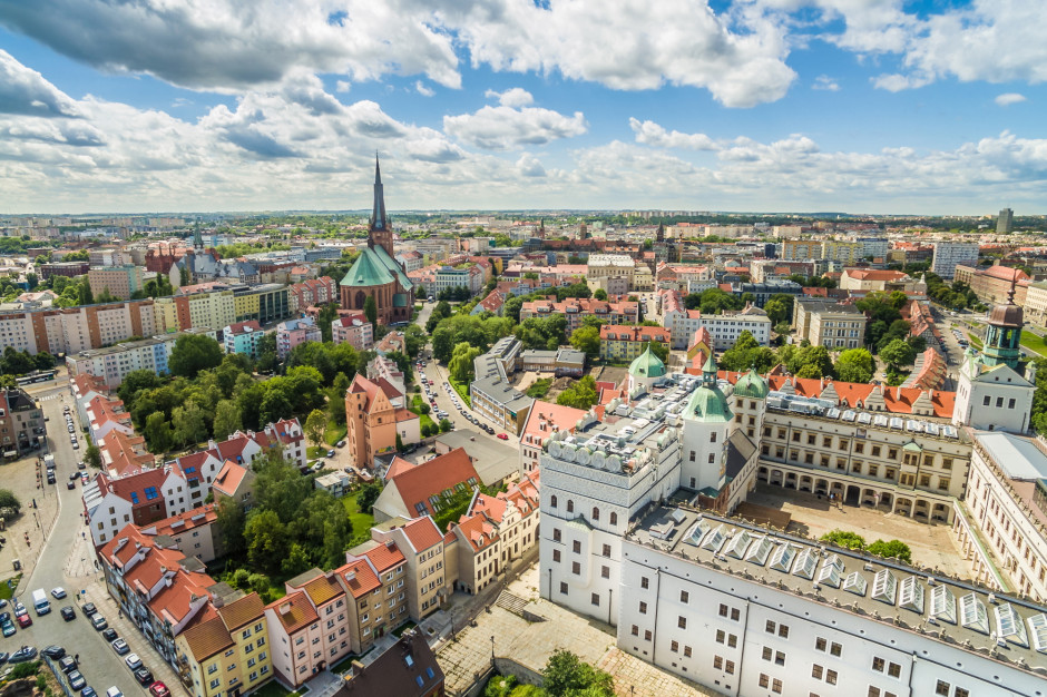Radni Szczecina przyjęli we wtorek budżet na 2022 r. (Fot. Shutterstock.com) Radni Szczecina przyjęli we wtorek budżet na 2022 r. (Fot. Shutterstock.com)