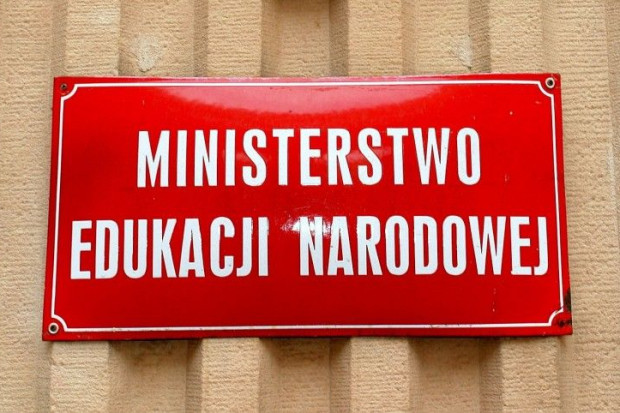 MEN analizuje sytuację szkół (fot. men.gov.pl)