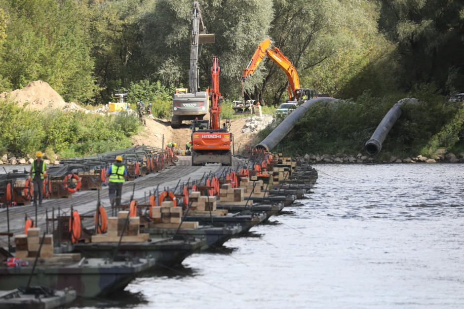 Warszawa:Most pontonowy zdemontowany. Ścieki leją się do Wisły
