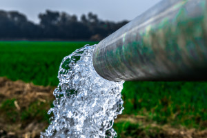Dostawcy wody oraz Wody Polskie będą musieli dokonywać ocen strat wody przeznaczonej do spożycia przez ludzi (wielkości wycieków wody) oraz opracowywać plany działania w celu ograniczenia strat wody(fot. shutterstock)