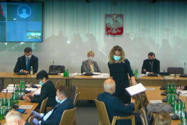 Posłowi zdecydowaną przewagą głosów odrzucili propozycje zwiekszenia subwencji oświatowej o 4 mld zł (print screen)