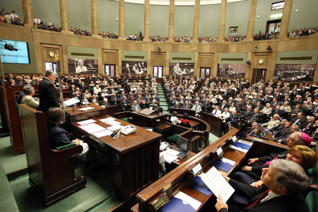 Wszystkie kluby w Sejmie poparły projekt nowelizacji przepisów antycovidowych (fot. Kancelaria Senatu)