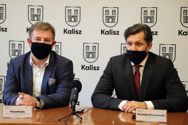 Dyrektor Paweł Kotla i prezydent Krystian Kinastowski (Fot. kalisz.pl)