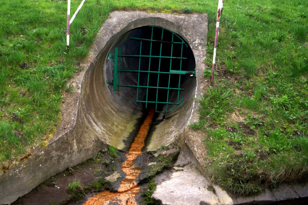 Samorządy wciąż mają bardzo duże potrzeby w zakresie m.in. budowy sieci kanalizacji sanitarnej (Fot. pixabay.com)