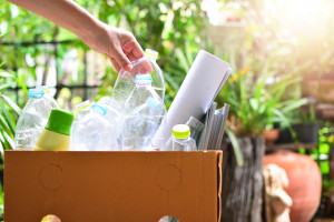 Wartość całego rynku recyklingu w 2021 r. wyniosła w Polsce 2,8 mld zł netto. (Fot. Shutterstock)