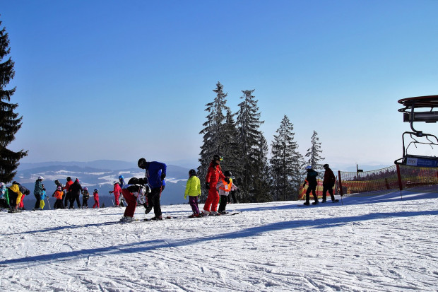 Zimowa branża turystyczna czeka na wytyczne dotyczące korzystania ze stoków. O przyszłość drżą gminy górskie (fot. Pixabay)