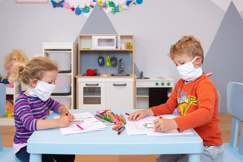 Ze względów bezpieczeństwa przyszłego tygodnia wszyscy uczniowie w Polsce - w tym także w klasach I-III - będą uczyć się zdalnie. Fot. Shutterstock Ze względów bezpieczeństwa przyszłego tygodnia wszyscy uczniowie w Polsce - w tym także w klasach I-III - będą uczyć się zdalnie. Fot. Shutterstock