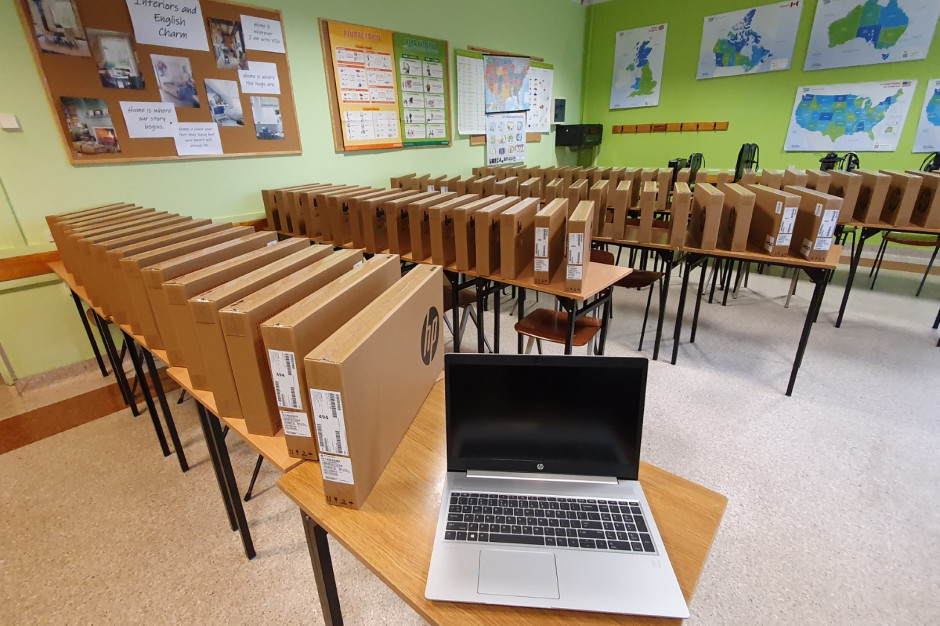 Kupili już ponad 5 tys. laptopów dla nauczycieli, teraz mają projekt na kolejne 6 tys.
