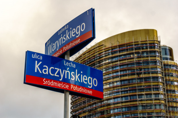 Ulica Lecha Kaczyńskiego przez krótki czas już funkcjonowała w Warszawie (fot. ASkwarczynski / Shutterstock.com)