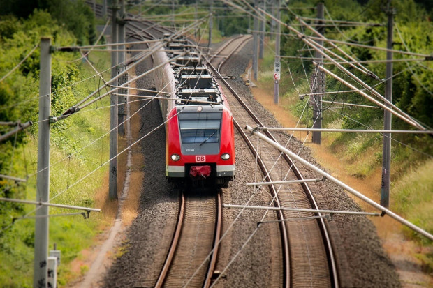 Jurajscy samorządowcy są zdania, że obsługa CPK od strony Krakowa powinna się odbywać z wykorzystaniem istniejących już szlaków kolejowych (Fot. pixabay.com)