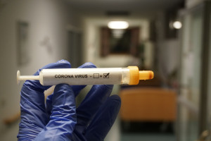 Minionej doby badania potwierdziły 807 zakażeń koronawirusem, w tym 97 ponownych (Fot. Shutterstock.com)