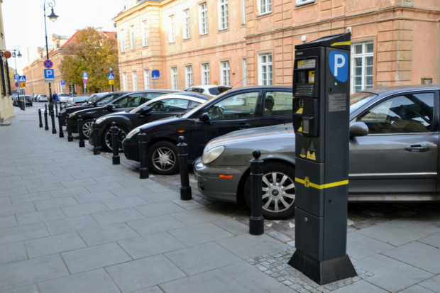Od 15 listopada strefa płatnego parkowania rozszerzona zostanie na obszar całej Ochoty. (Fot. Shutterstock)