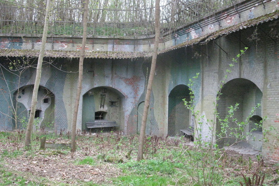 Obecnie Fort VIIa w Poznaniu to teren zdegradowany i nieużywany (fot. commons.wikimedia.org/Rzuwig)