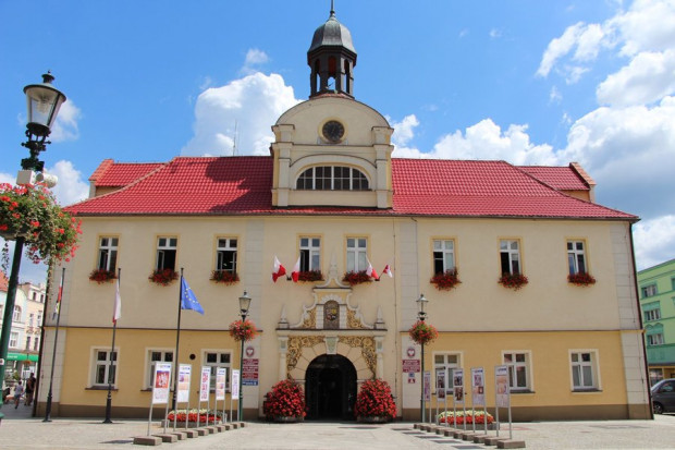 Urząd Miejski w Żarach (Fot. www.miasta.pl)