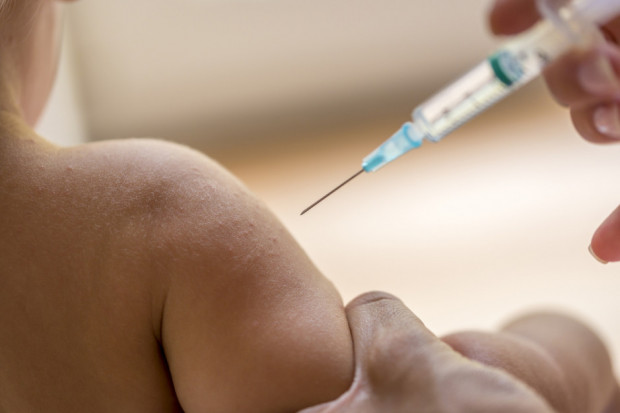 Samorządowcy proponują m.in. zryczałtowaną dotację na transport osób na szczepienia (fot. Shutterstock)