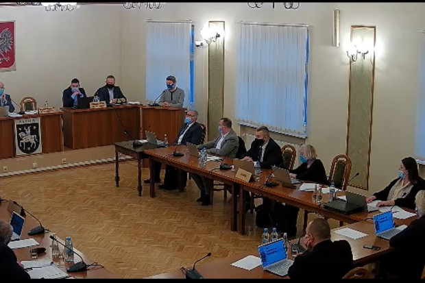 Radni Sycowa wykluczyli ze swojego grona Krzysztofa Lentkę (fot. zrzut ekranu - e-sesja rady Sycowa)