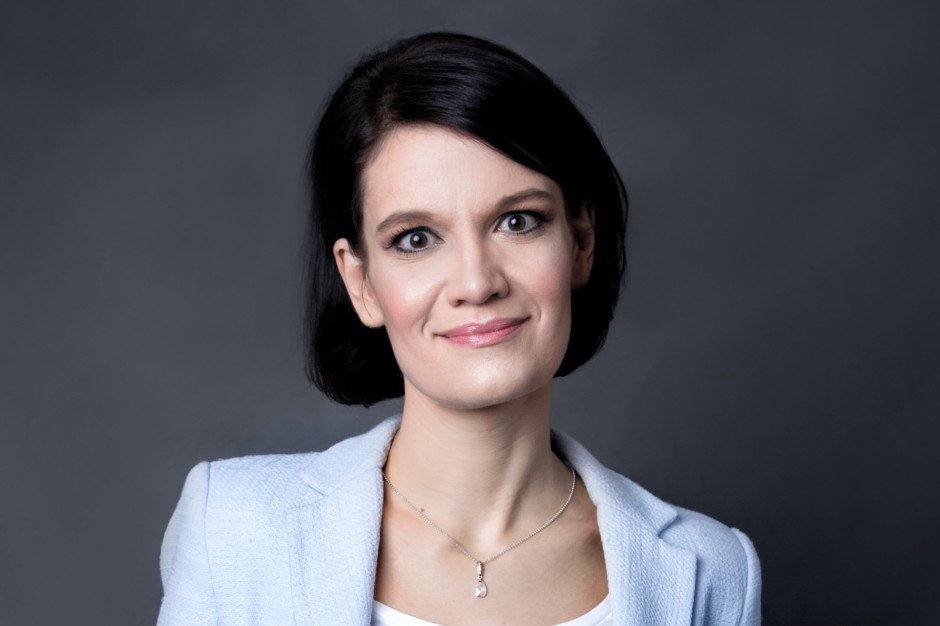 W grudniu wiceprezydent Gdyni ds. gospodarki odebrała nagrodę „The Innovation in Politics Awards" za projekt wsparcia przedsiębiorców podczas pandemii COVID-19 (Fot. regiony.rp.pl/materiały prasowe) W grudniu wiceprezydent Gdyni ds. gospodarki odebrała nagrodę „The Innovation in Politics Awards" za projekt wsparcia przedsiębiorców podczas pandemii COVID-19 (Fot. regiony.rp.pl/materiały prasowe)