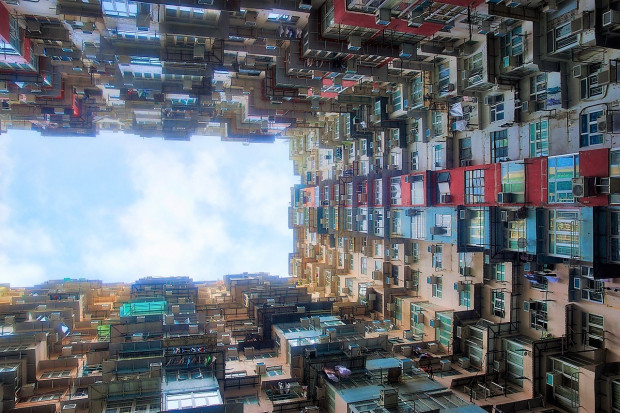 Czy polskie miasta będą w przyszłości przypominały te azjatyckie? Na zdjęciu wieżowiec w Honkongu (fot. Paul Henri Degrande/pixabay)