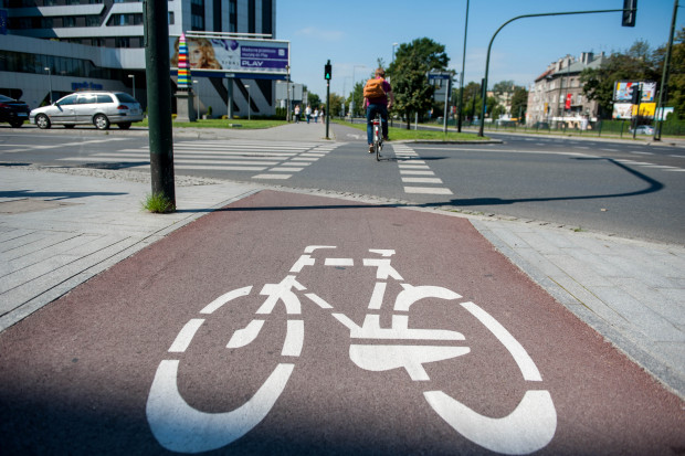 Rozbudowana infrastruktura rowerowa może okazać się jedną z tych rzeczy, które nam pozostaną „w spadku” po koronawirusie (fot. ZIKIT Kraków)