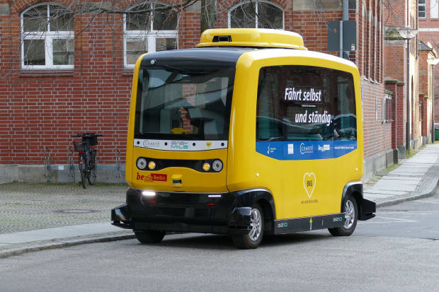 Pojazd autonomiczny na ulicach Berlina (fot. pixabay/ falco)