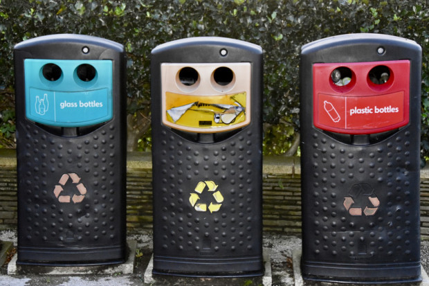 Sulechów podnosi opłaty za odpady (fot. pixabay)