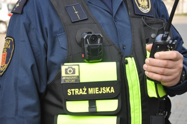 Strażnicy otrzymali wytyczne jak mają uzyskać dostęp z urządzeń mobilnych do CEPiK-u (fot. UM Warszawa)