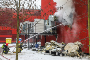 W Krakowie trwa rozbiórka spalonych hal archiwum urzędu miasta