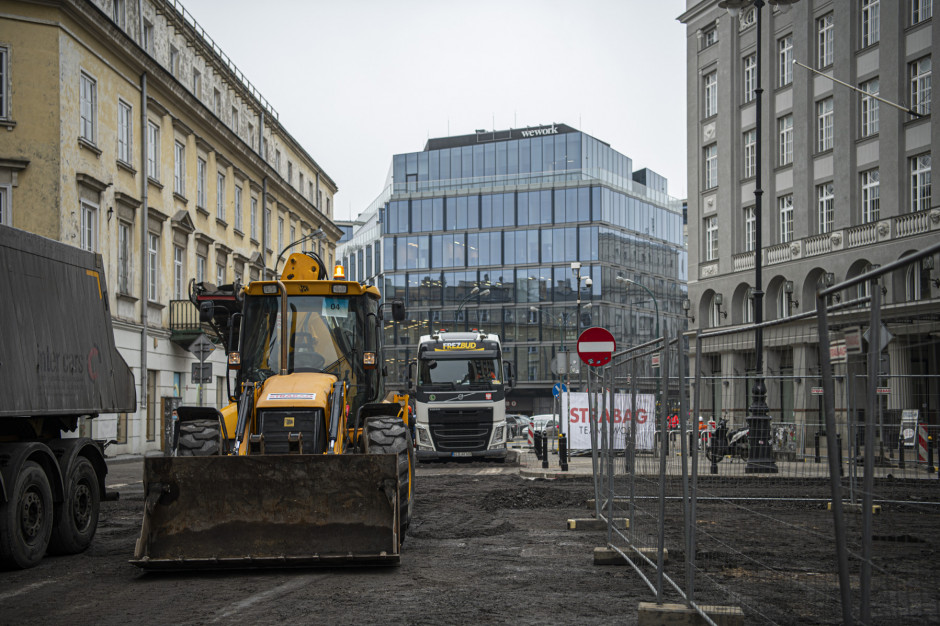 Więcej miejsca w centrum stolicy zyskać mają piesi i rowerzyści oraz tereny zielone (fot. mat.prasowe) Więcej miejsca w centrum stolicy zyskać mają piesi i rowerzyści oraz tereny zielone (fot. mat.prasowe)