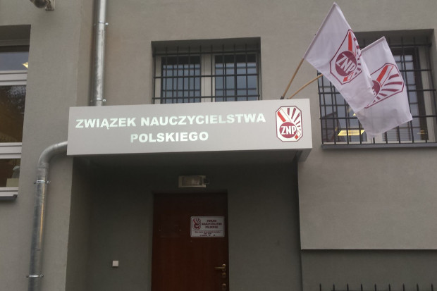 ZNP w Rybniku zapowiada, że nauczyciele nie będą przyjmować dodatku motywacyjnego w wysokości 1 zł (fot. facebook.com/ZNP Rybnik)