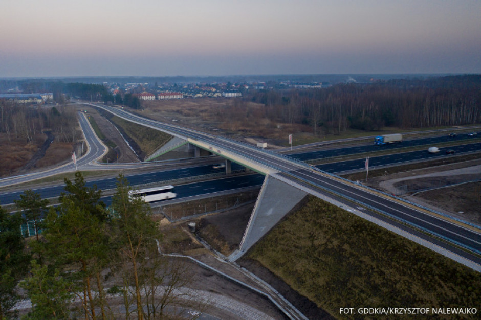 Otwarciem wiaduktu nad S8 zakończono prace na obwodnicy Marek (fot. gddkia.gov.pl/Krzysztof Nalewajko)