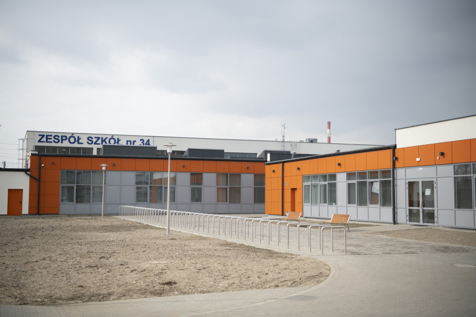 Nowoczesne obiekty szkolne nie dają wielkiego pola manewru, gdy chodzi o oszczędzanie. Na zdjęciu szkoła na warszawskim Targówku (fot. mat. pras.) Szkoły będą oszczędzać, ale są granice. Pewnych rzeczy "nie można robić"