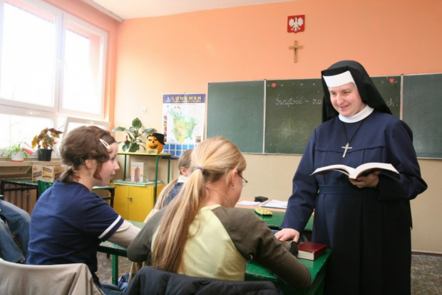 Z lekcji religii rezygnują już uczniowie szkół podstawowych (Fot. kosciol.wiara.pl)