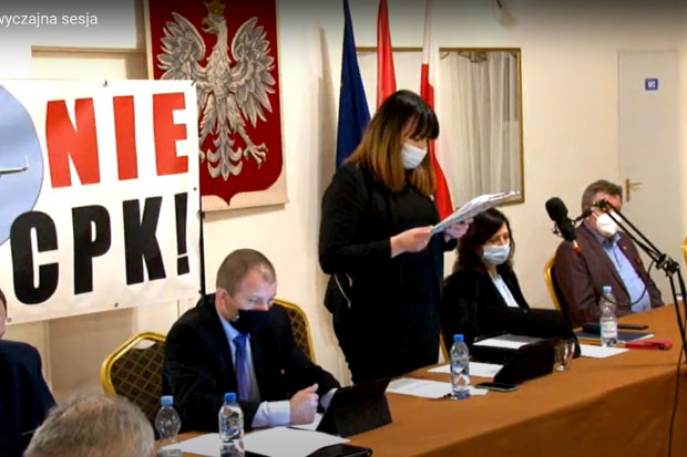 Radni Baranowa przyjęli stanowisko, w który piętnują brak konsultacji i informacji ws. CPK (fot.youtube)