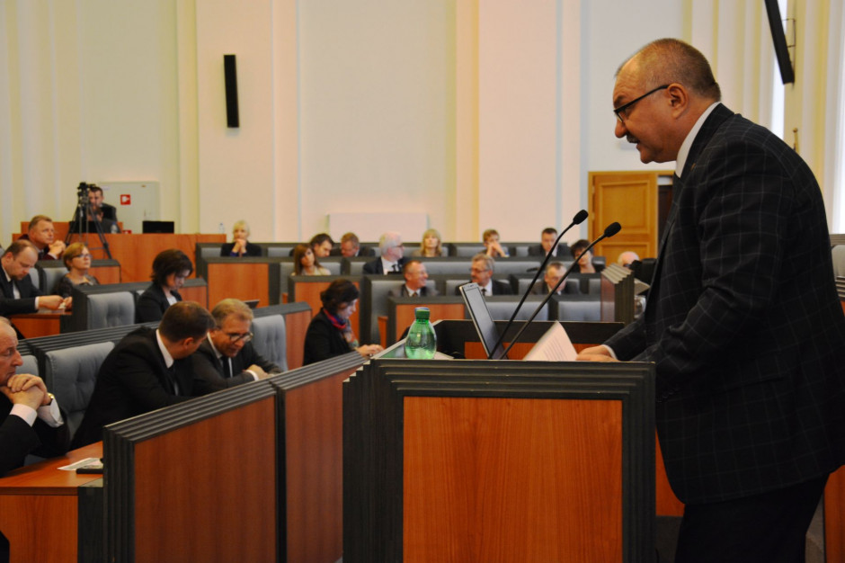 Marszałka Przybylskiego nie sposób dziś odwołać z urzędu, ale jego dalsze rządy mogą nie być łatwe (fot. UMWDŚ) Marszałka Przybylskiego nie sposób dziś odwołać z urzędu, ale jego dalsze rządy mogą nie być łatwe (fot. UMWDŚ)