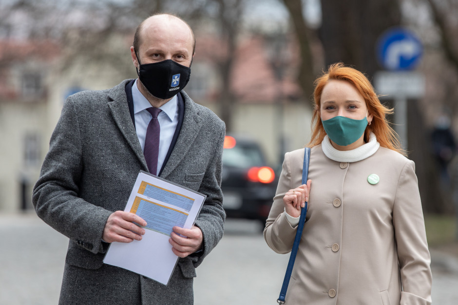 Obecna w Rzeszowie współprzewodnicząca Partii Zielonych Małgorzata Tracz podkreśliła, że cieszy się, że jej ugrupowanie mogło poprzeć Fijołka (fot. htwitter.com/GoTracz) Obecna w Rzeszowie współprzewodnicząca Partii Zielonych Małgorzata Tracz podkreśliła, że cieszy się, że jej ugrupowanie mogło poprzeć Fijołka (fot. htwitter.com/GoTracz)