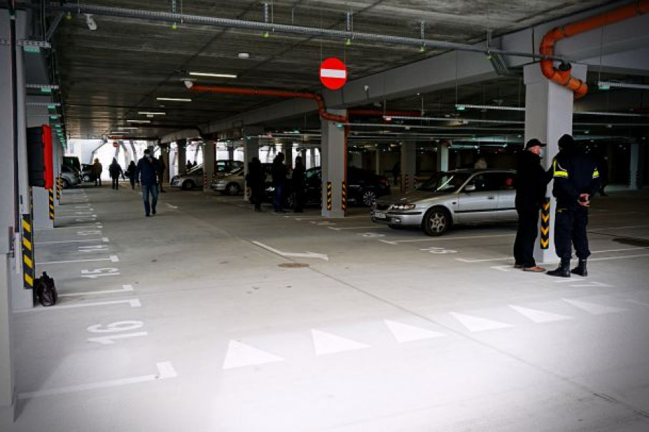 Nowy parking w Kutnie pomieści pod dachem 132 samochody (fot. UM Kutno) Nowy parking w Kutnie pomieści pod dachem 132 samochody (fot. UM Kutno)