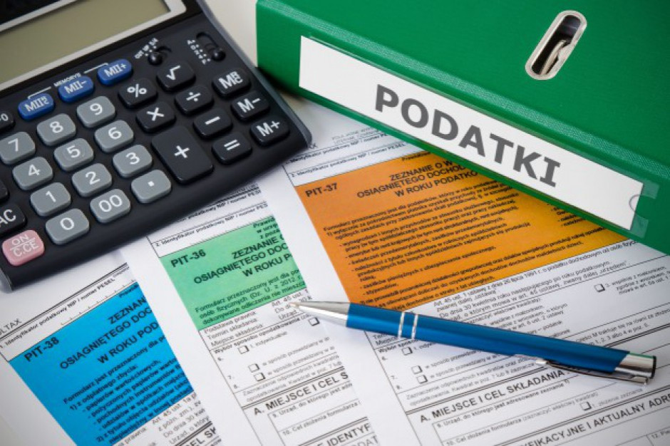 Dochody z PIT spadną o 20-22 mld zł, z czego na JST przypadnie około połowa tej kwoty (fot. Shutterstock.com) Dochody z PIT spadną o 20-22 mld zł, z czego na JST przypadnie około połowa tej kwoty (fot. Shutterstock.com)