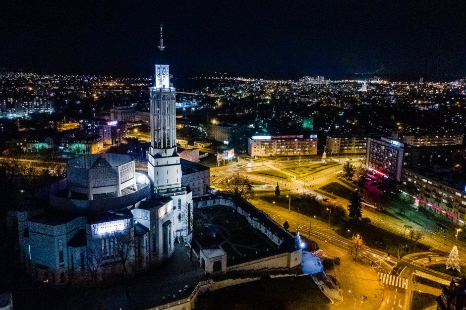 Białystok zapowiedział zgaszenie iluminacji na prawie 30 budynkach (fot. Dawid Gromadzki/UM Białystok)