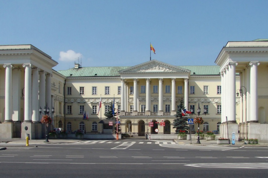 Władze miasta podkreślają, że miasto nie może dopłacać do systemu gospodarowania odpadami (Ratusz warszawski, fot.wikipedia.org/Szczebrzeszynski) Władze miasta podkreślają, że miasto nie może dopłacać do systemu gospodarowania odpadami (Ratusz warszawski, fot.wikipedia.org/Szczebrzeszynski)