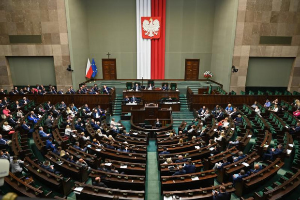 Jednym ze scenariuszy na najbliższe miesiące są przyśpieszone wybory parlamentarne (fot. sejm.gov.pl)