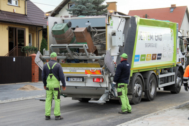 Aplikacja pokazuje te nieruchomości, w których mogą przebywać osoby nieobjęte systemem gospodarowania odpadami (fotografia ilustracyjna fot. tomaszow-maz.pl)