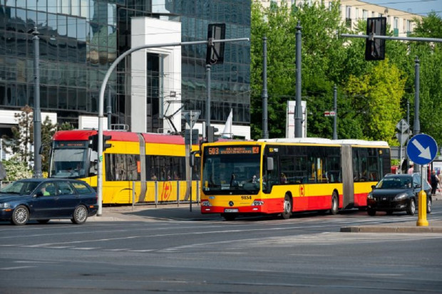 Według danych w końca marca ubiegłego roku ZTM dysponuje 160 autobusami elektrycznymi, 145 na gaz i ok. 1100 na olej napędowy. (Fot. Archiwum)