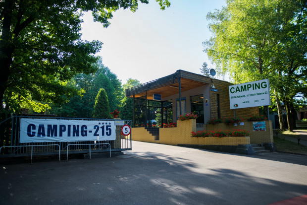 Camping 215 położony jest na rekreacyjnych terenach Doliny 3 Stawów (fot. camping.mosir.katowice.pl)