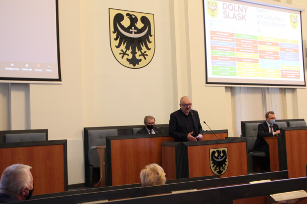 Marszałek Cezary Przybylski nie ma już za sobą większości w sejmiku (fot. UMWDŚL)